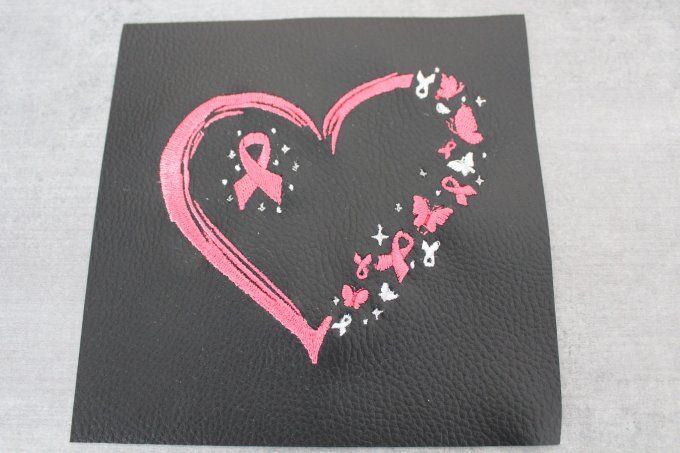 Coupon brodé Coeur Octobre Rose 