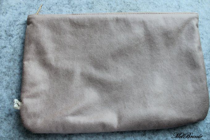 Trousse LILOU Femme au chapeau